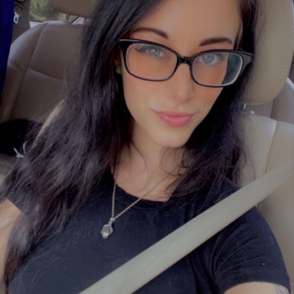 Meet your Posher, Dani - Picture 1 of 1